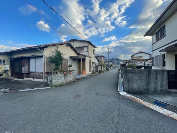 和歌山市小倉　中古戸建の前面道路含む現地写真