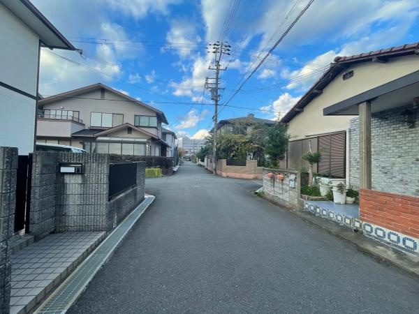 和歌山市小倉　中古戸建の前面道路含む現地写真