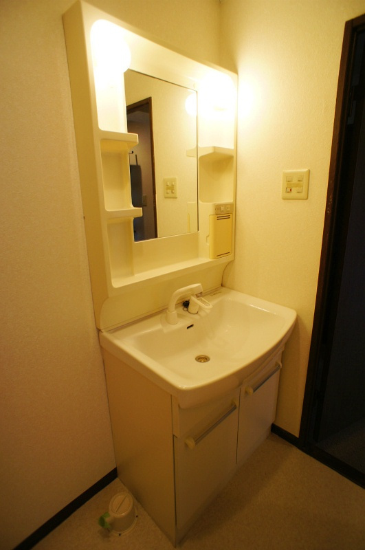 MAC久留米コートの洗面所|明るい洗面所です※別号室の写真です