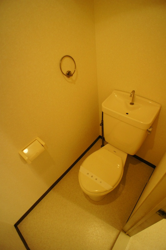 MAC久留米コートのトイレ|落ち着いた色調のトイレです※別号室の写真です