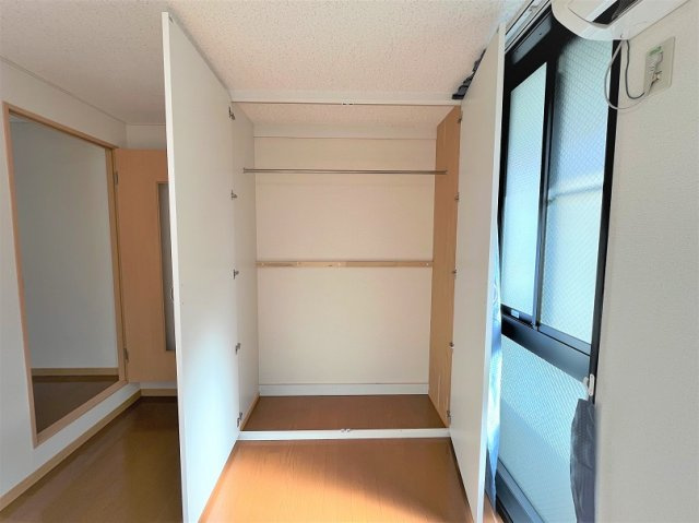 レオパレスＨＯＮＤＡの収納|明るい色調の室内です