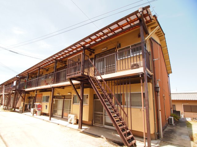 葛城市八川のアパートの外観