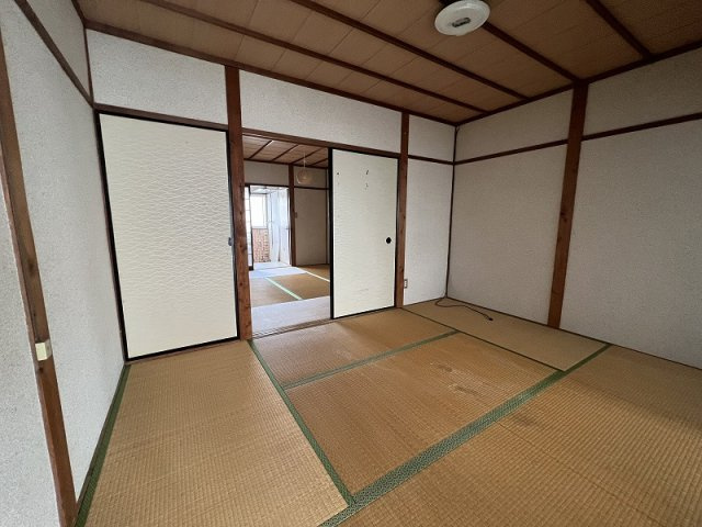 葛城市八川のアパートの和室