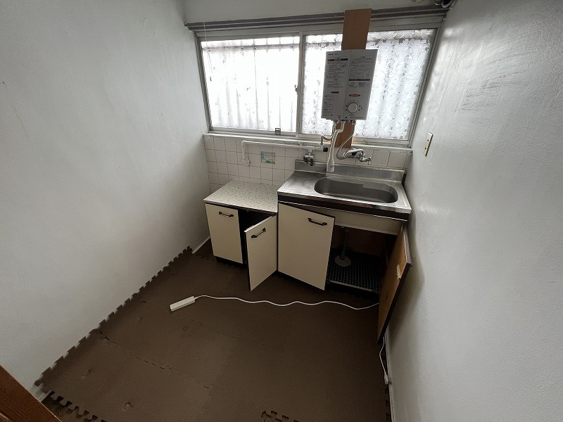 葛城市八川のアパートの居間・リビング