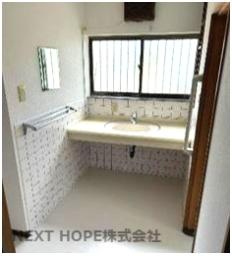【独立洗面台】 | 【オーナーチェンジ・家賃収入】伊丹市高台１丁目中古テラスハウス | 洗面台です♪※現況：賃貸中です！