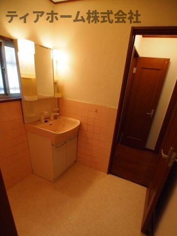 香芝市関屋戸建の洗面所|コンパクトで使いやすい洗面所