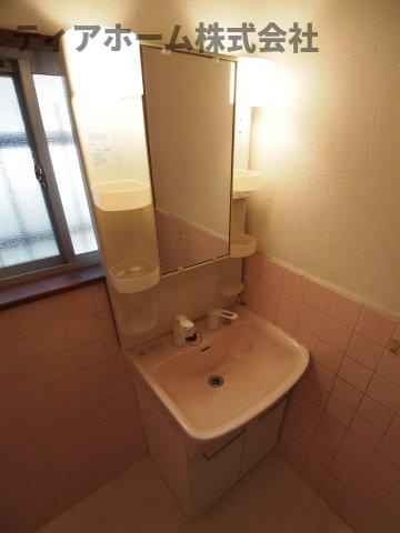 香芝市関屋戸建の独立洗面台|使いやすい独立洗面台です