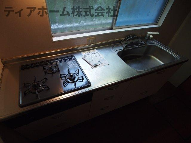 香芝市関屋戸建のキッチン|コンパクトなキッチンで掃除もラクラク