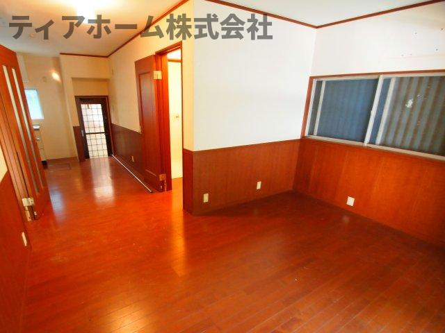 香芝市関屋戸建の居間・リビング|おしゃれなリビングです