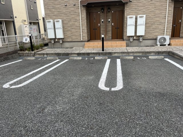 オリーブⅡの駐車場
