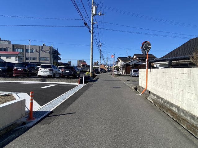 ウィンディストリート朝日町の前面道路含む現地写真