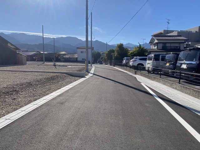 ウィンディストリート朝日町の前面道路含む現地写真