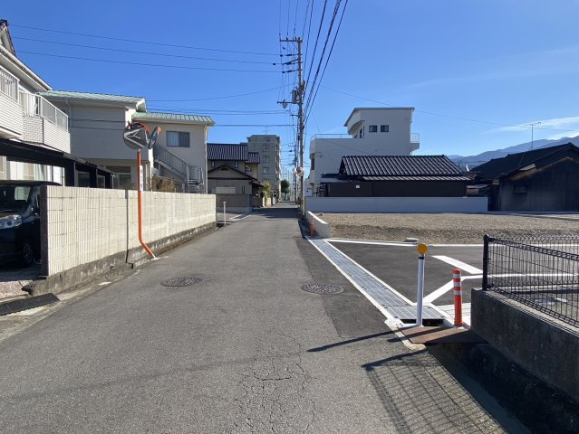 ウィンディストリート朝日町の前面道路含む現地写真