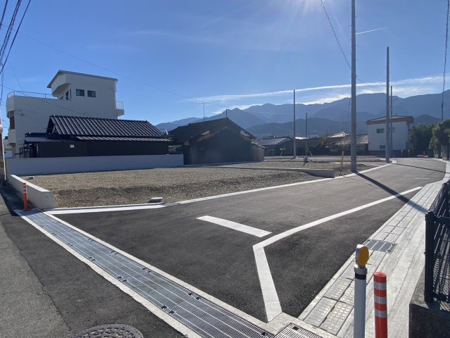 ウィンディストリート朝日町の前面道路含む現地写真