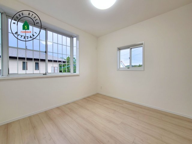 宮崎市清武町池田台2期-1棟（1号棟）の子供部屋|穏やかな光が差し込む室内には、穏やかな時間が流れます。