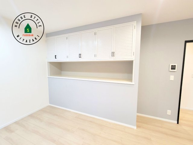 宮崎市清武町池田台2期-1棟（1号棟）の収納|リビングにも収納スペース完備しております。
