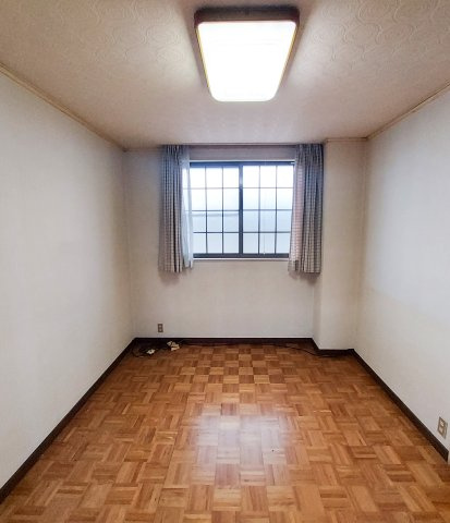 坂出市加茂町売戸建の洋室|２階洋室