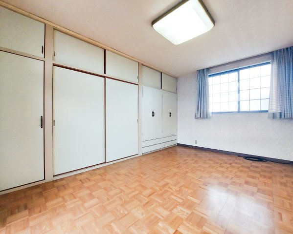 坂出市加茂町売戸建の洋室|２階洋室