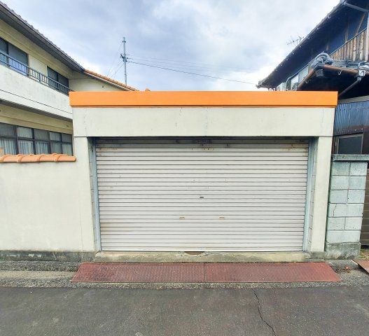 坂出市加茂町売戸建の設備|車庫