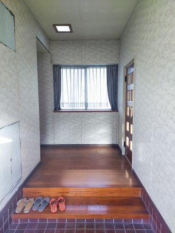 坂出市加茂町売戸建の玄関