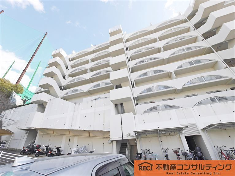 グランドヒル西宮高座台マンションB棟の外観