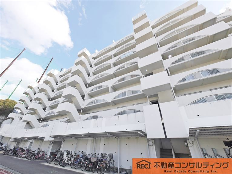 グランドヒル西宮高座台マンションB棟の外観