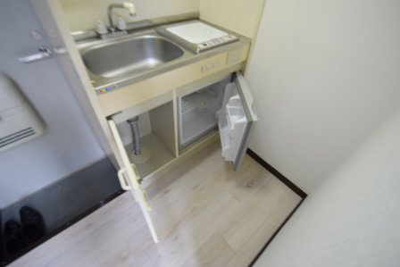 ケントピア本中山Bのキッチン|キッチン下部収納