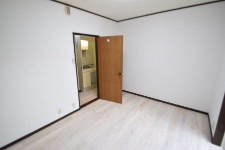 ケントピア本中山Bの収納|クローゼット（写真は別号室です）