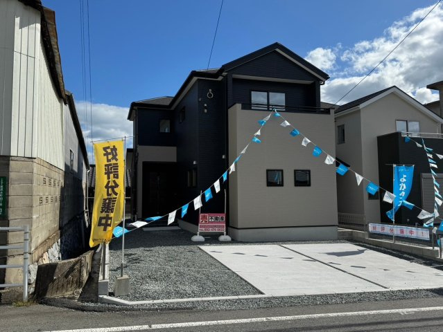 ーBloomーブルームー小倉南区葛原本町4丁目1期　【小倉南区　新築戸建て】の駐車場|駐車スペースは並列3台、奥に1台停められます♪　【小倉南区　新築戸建て】