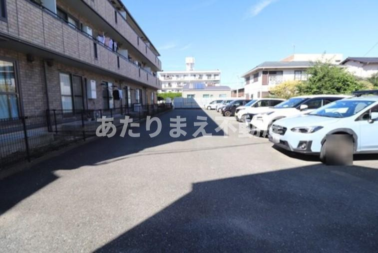 リバータス新石丸の駐車場