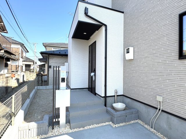 松戸市旭町２丁目新築戸建【旭町小学校：8分】のエントランス|エントランス・玄関ポーチ