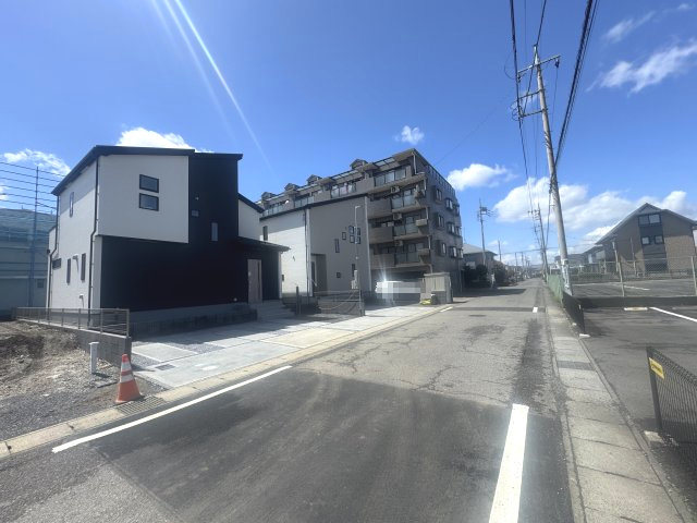 新築　太田市龍舞町6期　GRAFARE　2号棟の前面道路含む現地写真|現地写真　北東側接道幅員約6ｍ	