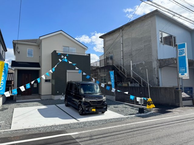 ーBloomーブルームー小倉南区葛原本町4丁目1期　【小倉南区　新築戸建て】の駐車場|駐車スペースは並列3台、奥に1台停められます♪　【小倉南区　新築戸建て】