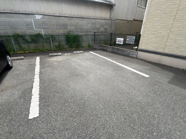 ジュネス清水の駐車場