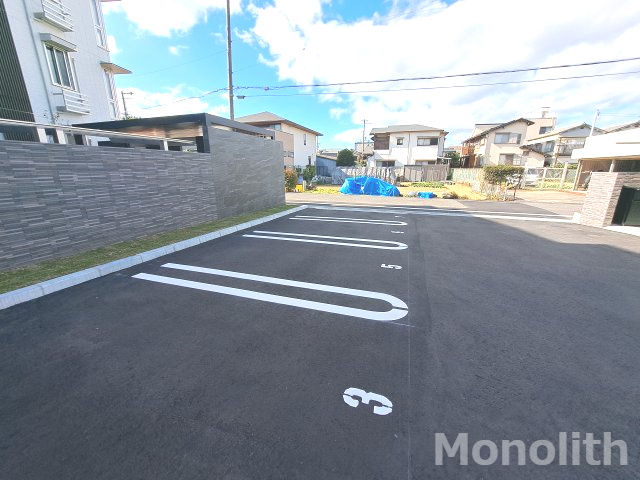Avancee鳳の駐車場