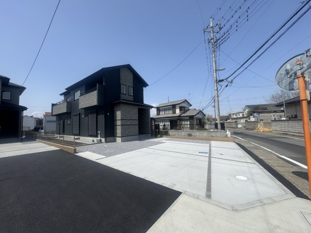 新築　伊勢崎市茂呂南町　Blooming  Garden　１号棟の駐車場|現地写真　駐車スペースは並列2台分可能です！

