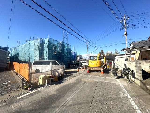 新築　伊勢崎市茂呂南町　Blooming  Garden　3号棟の前面道路含む現地写真|現地写真　東側接道幅員約6ｍ