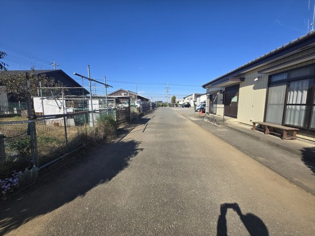 狭山市水野869　売地の前面道路含む現地写真