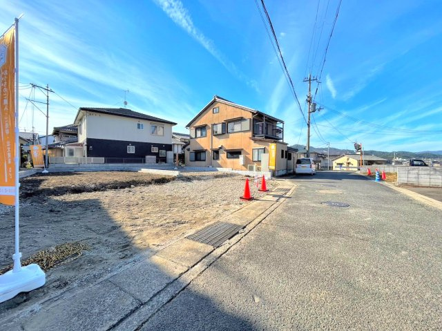篠町野条イカノ辻北　２号棟の前面道路含む現地写真|（写真撮影2024年11月）
