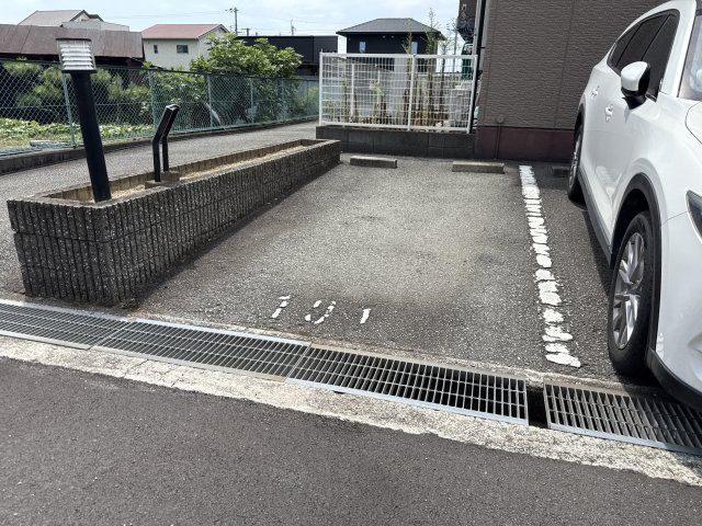 ユウハイツ・山崎の駐車場