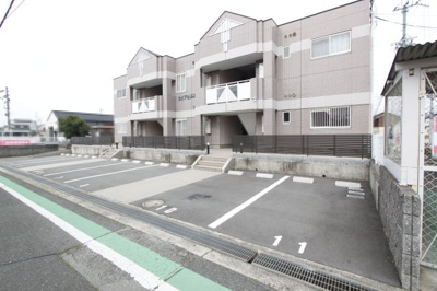 【駐車場】 | セピアヒルズ | 駐車場完備です