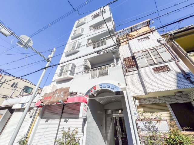 イマ・フルネスの外観