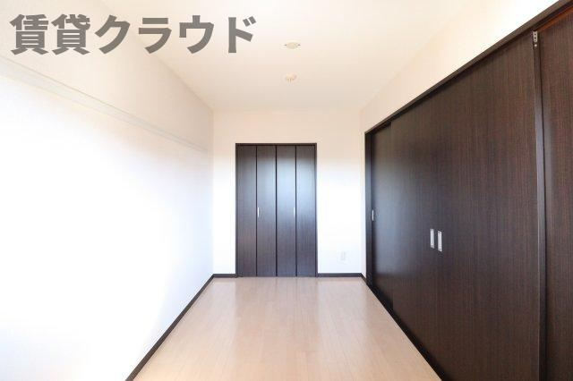 エミネンス・パティオの寝室|落ち着いた色調の寝室です