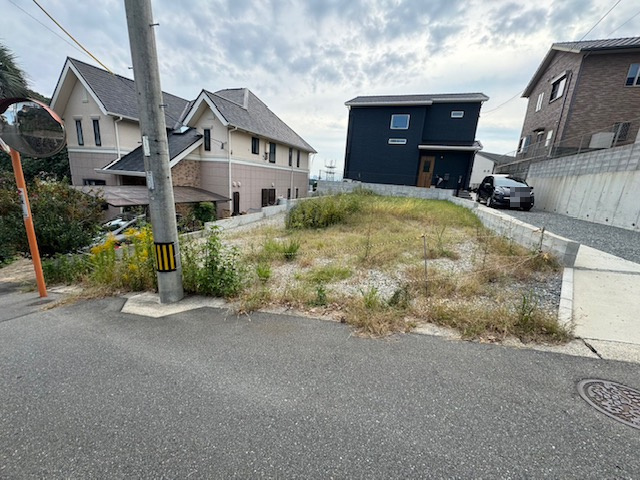 【前面道路含む現地写真】 | 東区和白丘2丁目土地