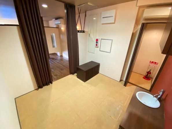 草津市平井２丁目の店舗事務所の玄関