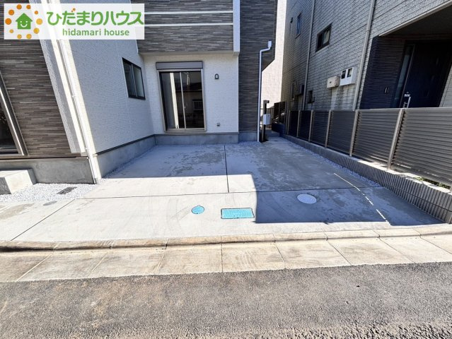 上尾市二ツ宮　2期　新築一戸建て　ブルーミングガーデン　01の駐車場|並列で2台駐車可能です！