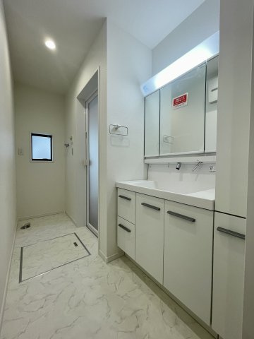 練馬区西大泉3丁目　穏やかな街並み　限定1棟の洗面所