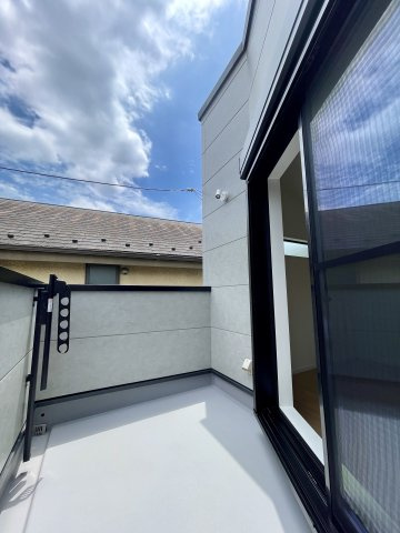 練馬区西大泉3丁目　穏やかな街並み　限定1棟のバルコニー