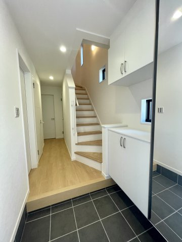 練馬区西大泉3丁目　穏やかな街並み　限定1棟の玄関