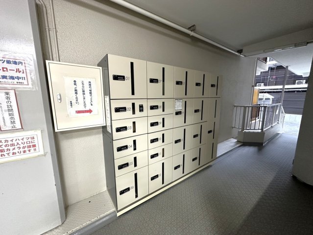 ◆『円町』駅まで徒歩８分◆リフォーム完了済みの美室◆生活利便地◆西ノ京スカイハイツC棟のその他共用部分|宅配ボックス